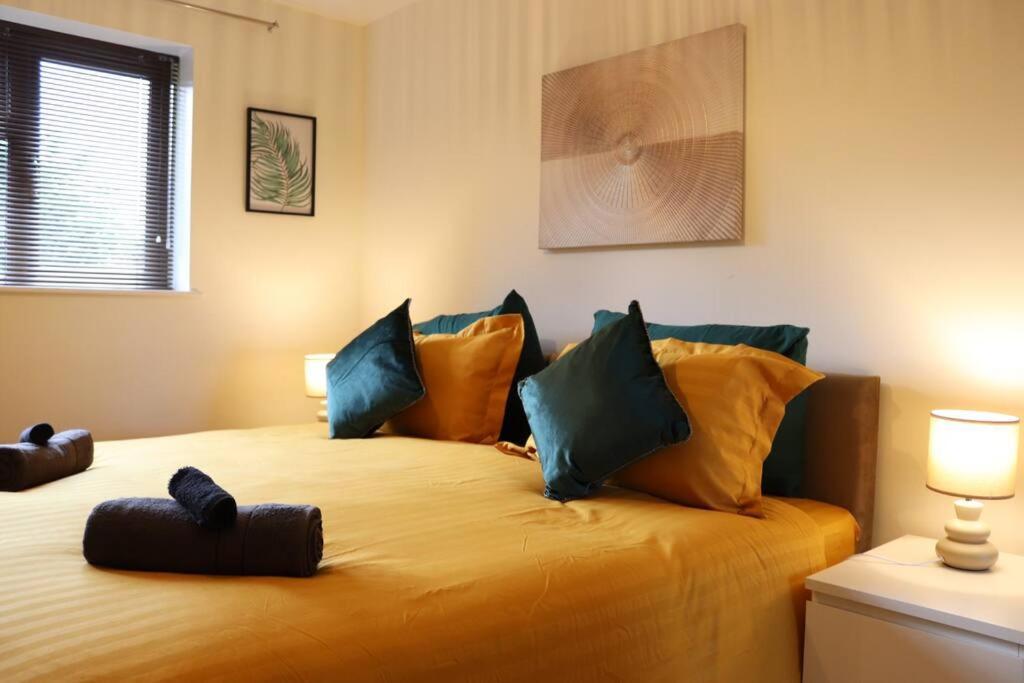 Cosy 3 Bedroom 2 Bathroom House With Parking Sheldon  Exterior photo